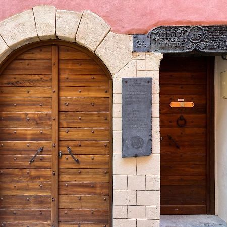 Suite "Chalet" Dans Maison De Village La Brigue Kültér fotó