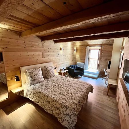 Suite "Chalet" Dans Maison De Village La Brigue Kültér fotó