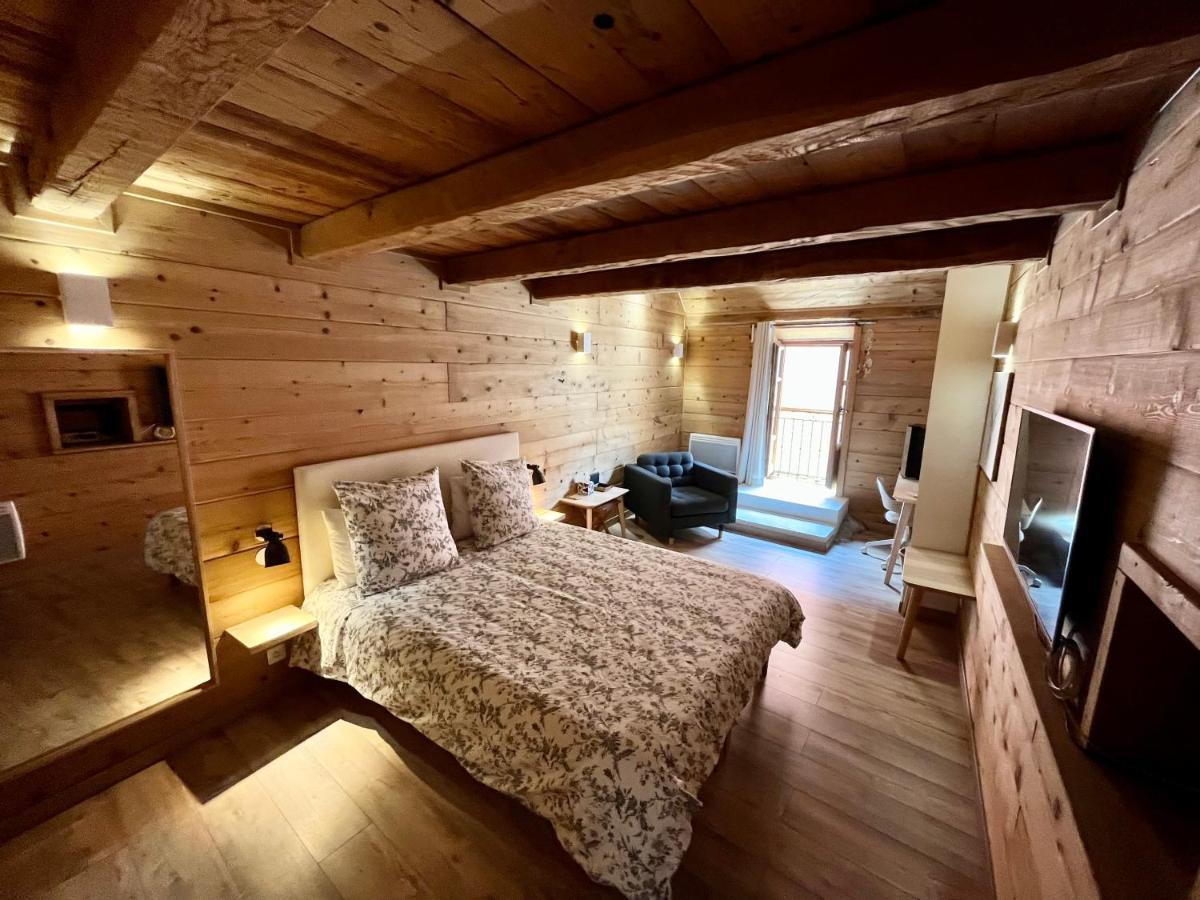 Suite "Chalet" Dans Maison De Village La Brigue Kültér fotó