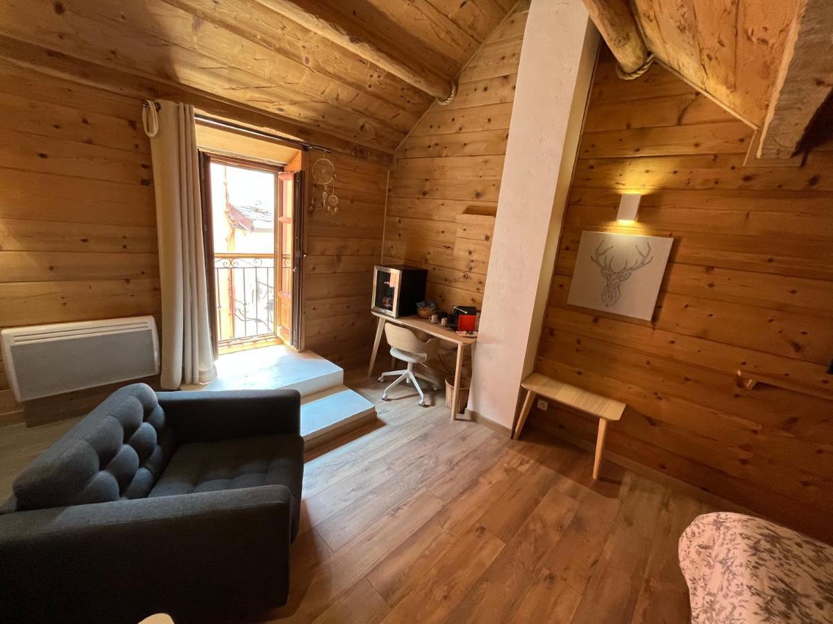 Suite "Chalet" Dans Maison De Village La Brigue Kültér fotó